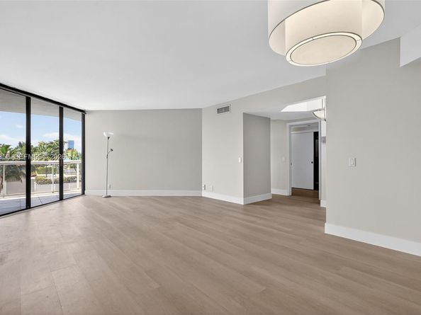 3610 Yacht Club Dr 414, Aventura FL 33180