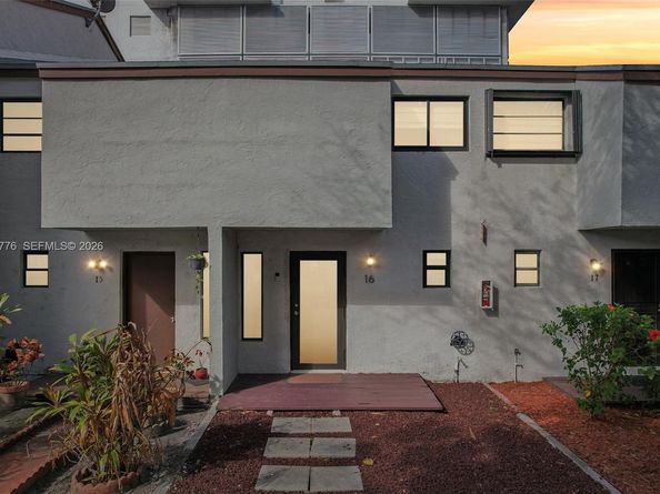 1901 NW S River Dr 16B, Miami FL 33125