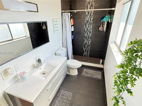 5685 NW 194th Ln, Miami Gardens FL 33055