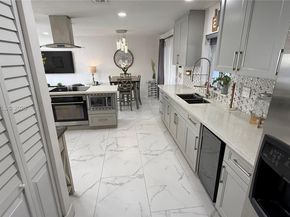 5685 NW 194th Ln, Miami Gardens FL 33055