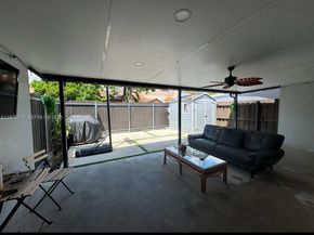 5685 NW 194th Ln, Miami Gardens FL 33055