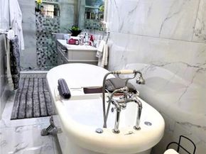 5769 NW 99th Ave, Doral FL 33178