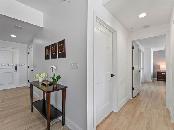 10 Aragon Ave 1107, Coral Gables FL 33134