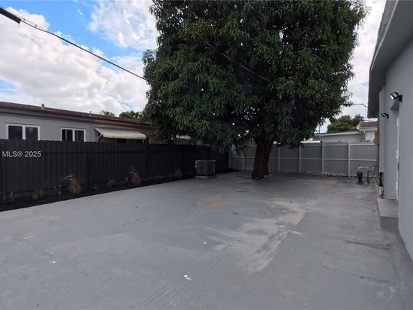1575 W 6th Ave, Hialeah FL 33010