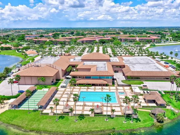 251 SW 132 Way 417H, Pembroke Pines FL 33027