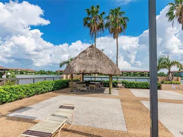 251 SW 132 Way 417H, Pembroke Pines FL 33027