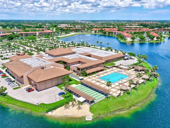 251 SW 132 Way 417H, Pembroke Pines FL 33027