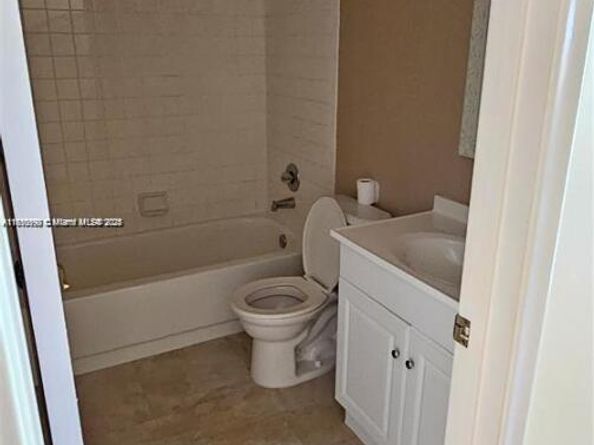 251 SW 132 Way 417H, Pembroke Pines FL 33027