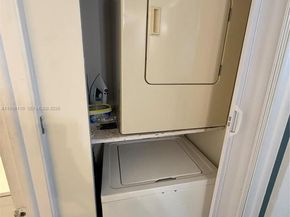 8050 NW 8th St 1407, Miami FL 33126