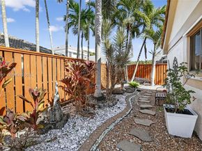 9375 NW 18th Ct, Plantation FL 33322