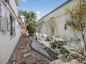 9375 NW 18th Ct, Plantation FL 33322