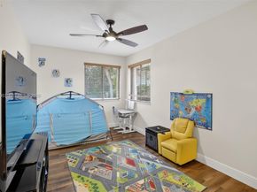 9375 NW 18th Ct, Plantation FL 33322