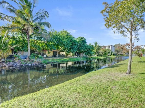 2900 NW 48th Ter 402, Lauderdale Lakes FL 33313
