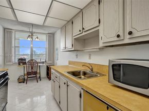 2900 NW 48th Ter 402, Lauderdale Lakes FL 33313