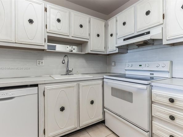 251 S Cypress Rd 141, Pompano Beach FL 33060