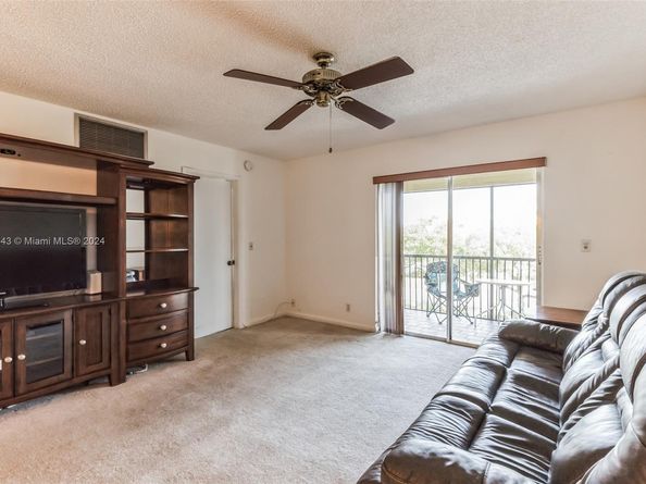 251 S Cypress Rd 141, Pompano Beach FL 33060