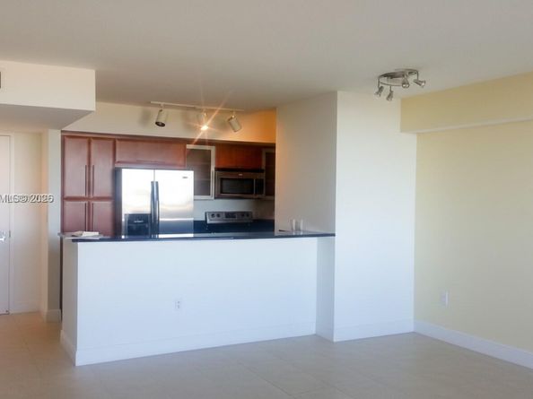 3232 SW 22nd Ter 1006, Miami FL 33145