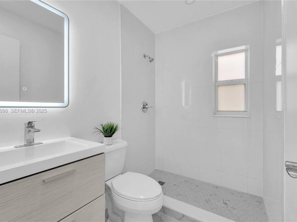 2431 Coolidge St, Hollywood FL 33020