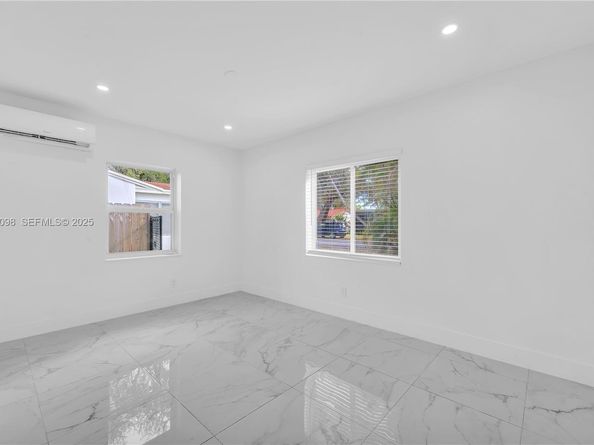 2431 Coolidge St, Hollywood FL 33020