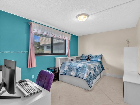 1400 Sheridan St 24J, Hollywood FL 33020