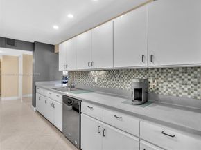 1400 Sheridan St 24J, Hollywood FL 33020