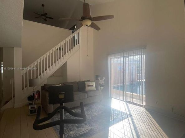 4075 Coral Springs Dr 5, Coral Springs FL 33065