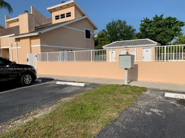 4075 Coral Springs Dr 5, Coral Springs FL 33065