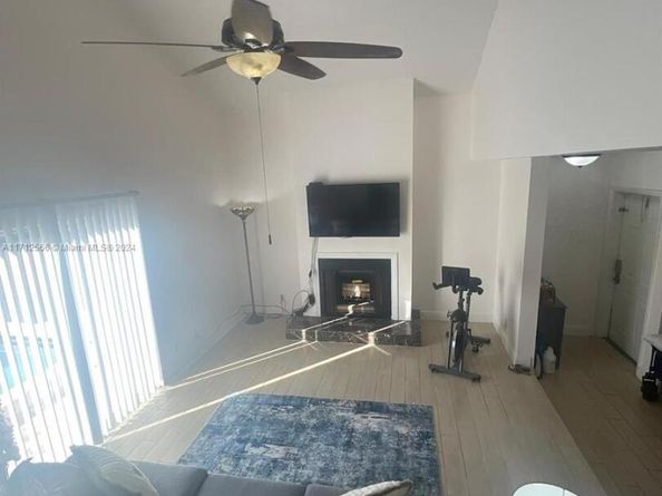 4075 Coral Springs Dr 5, Coral Springs FL 33065