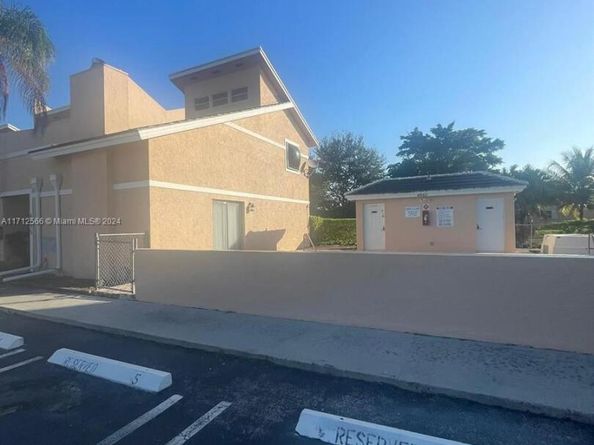 4075 Coral Springs Dr 5, Coral Springs FL 33065