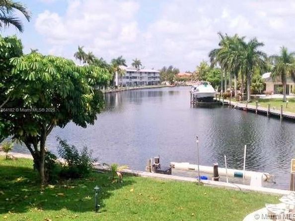 455 Golden Isles Dr 203, Hallandale Beach FL 33009