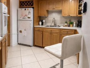 999 Brickell Bay Dr 805, Miami FL 33131