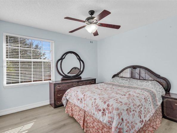 5364 NW 120th Ave, Coral Springs FL 33076