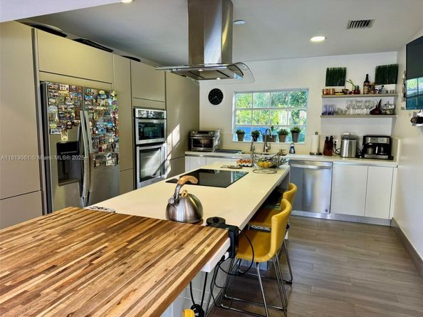 7650 SW 78th Ct, Miami FL 33143