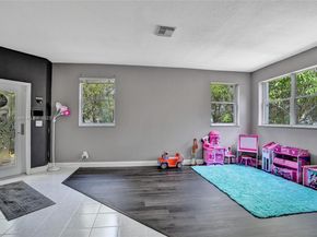 218 NW 75th Ter, Plantation FL 33317