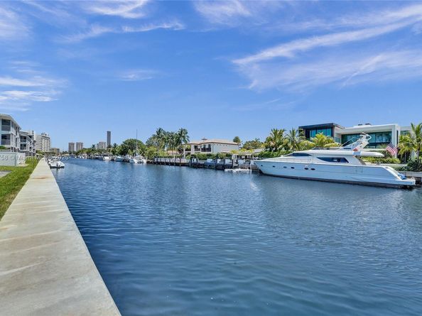 455 Paradise Isle Blvd 104, Hallandale Beach FL 33009