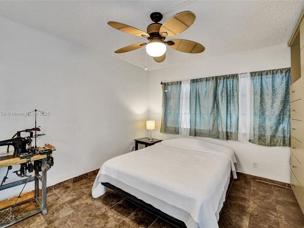 455 Paradise Isle Blvd 104, Hallandale Beach FL 33009