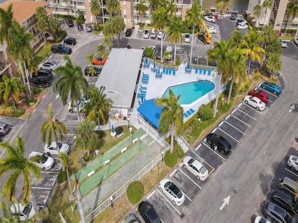 455 Paradise Isle Blvd 104, Hallandale Beach FL 33009