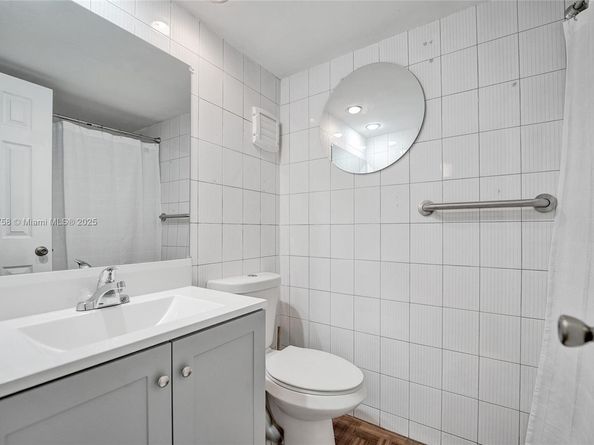 455 Paradise Isle Blvd 104, Hallandale Beach FL 33009