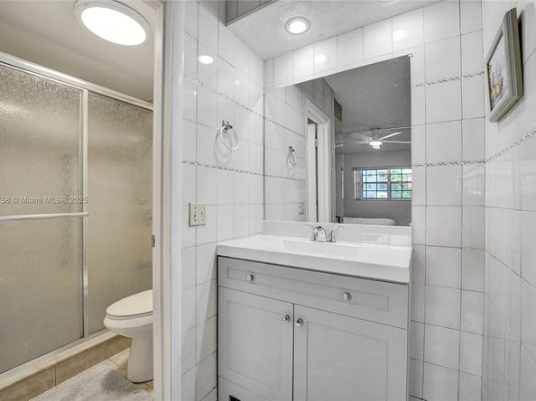 455 Paradise Isle Blvd 104, Hallandale Beach FL 33009
