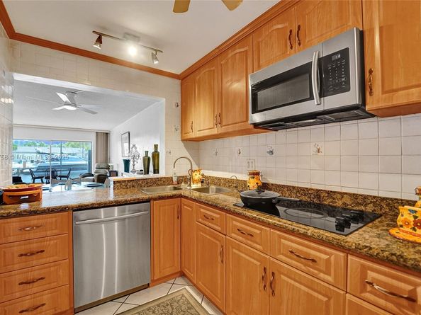 455 Paradise Isle Blvd 104, Hallandale Beach FL 33009