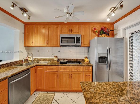 455 Paradise Isle Blvd 104, Hallandale Beach FL 33009