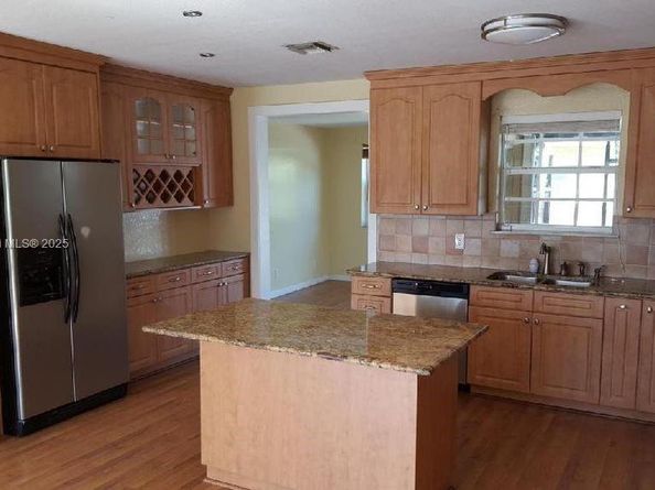 3961 Park Ln, Palm Springs FL 33406