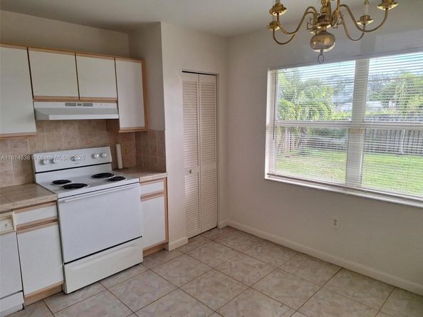 3961 Park Ln, Palm Springs FL 33406