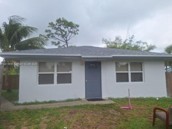 3961 Park Ln, Palm Springs FL 33406