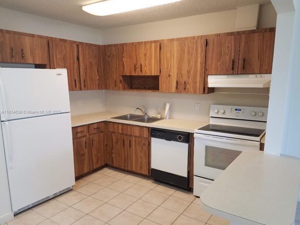 3961 Park Ln, Palm Springs FL 33406
