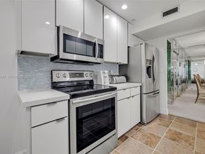 3800 Hillcrest Dr 316, Hollywood FL 33021