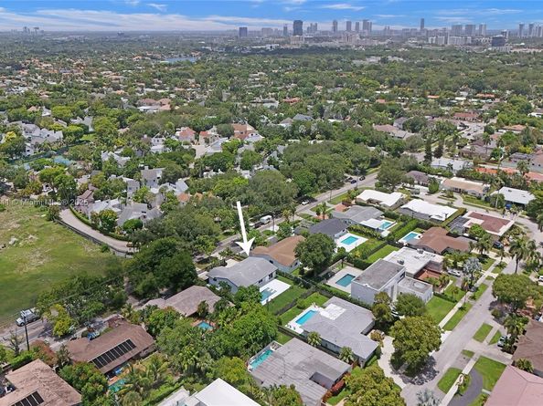 1840 NE 199th St, Miami FL 33179