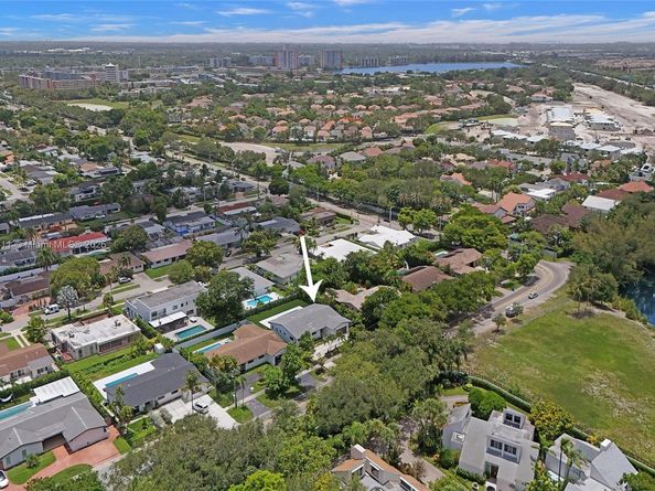 1840 NE 199th St, Miami FL 33179