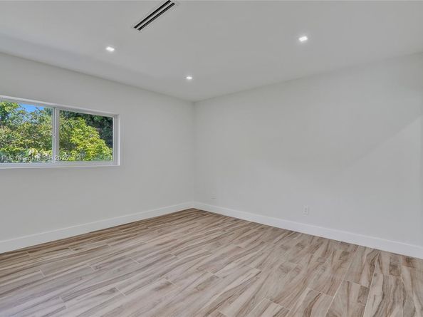 1840 NE 199th St, Miami FL 33179