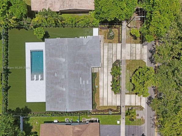 1840 NE 199th St, Miami FL 33179